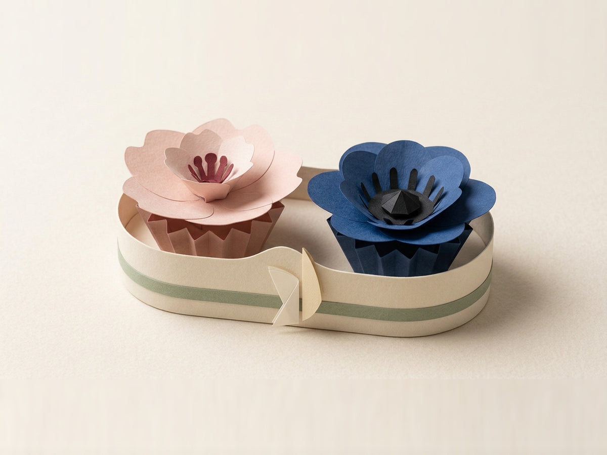 Papierblumen-Strauß-Box mit Sakura und Anemone, Dreiviertelansicht