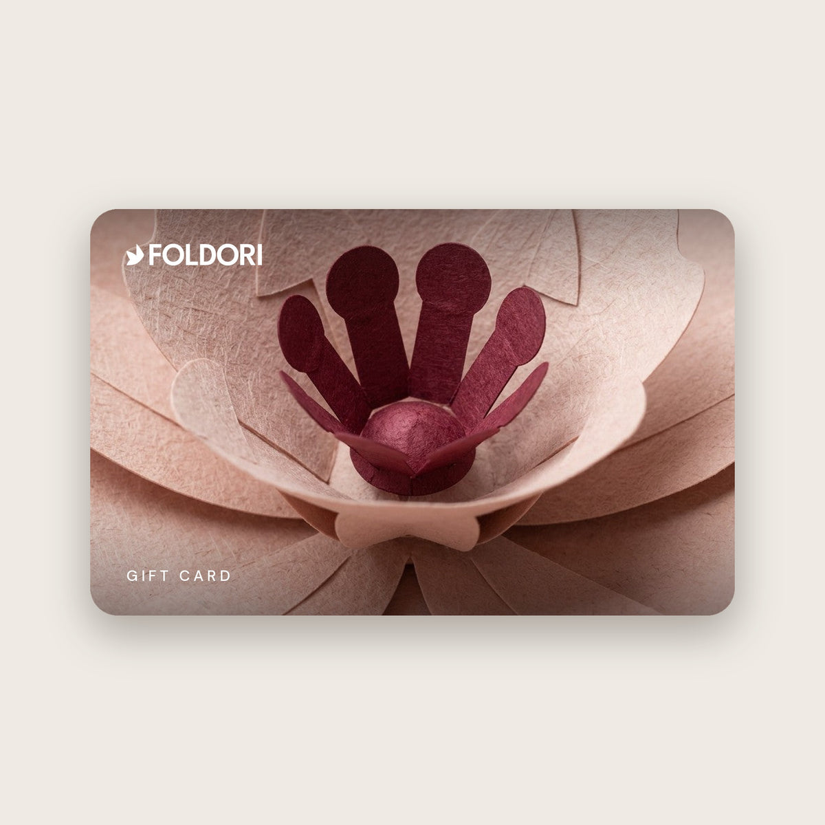 FOLDORI Geschenkkarte mit Nahaufnahme der zartrosa Papierblume Sakura