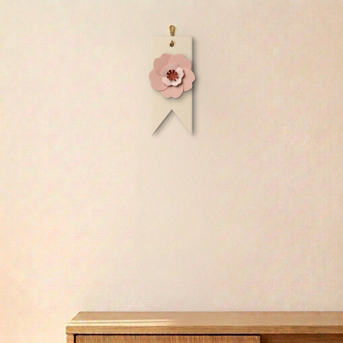 Papierblumen-Girlande, Mischung Blush: Sakura, Vorderansicht, eine Blume, nur das obere Teil