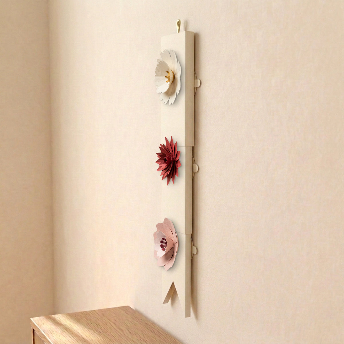 Papierblumen-Girlande, Mischung Meadow: Daisy, Dahlia und Sakura, Seitenansicht, drei Blumen