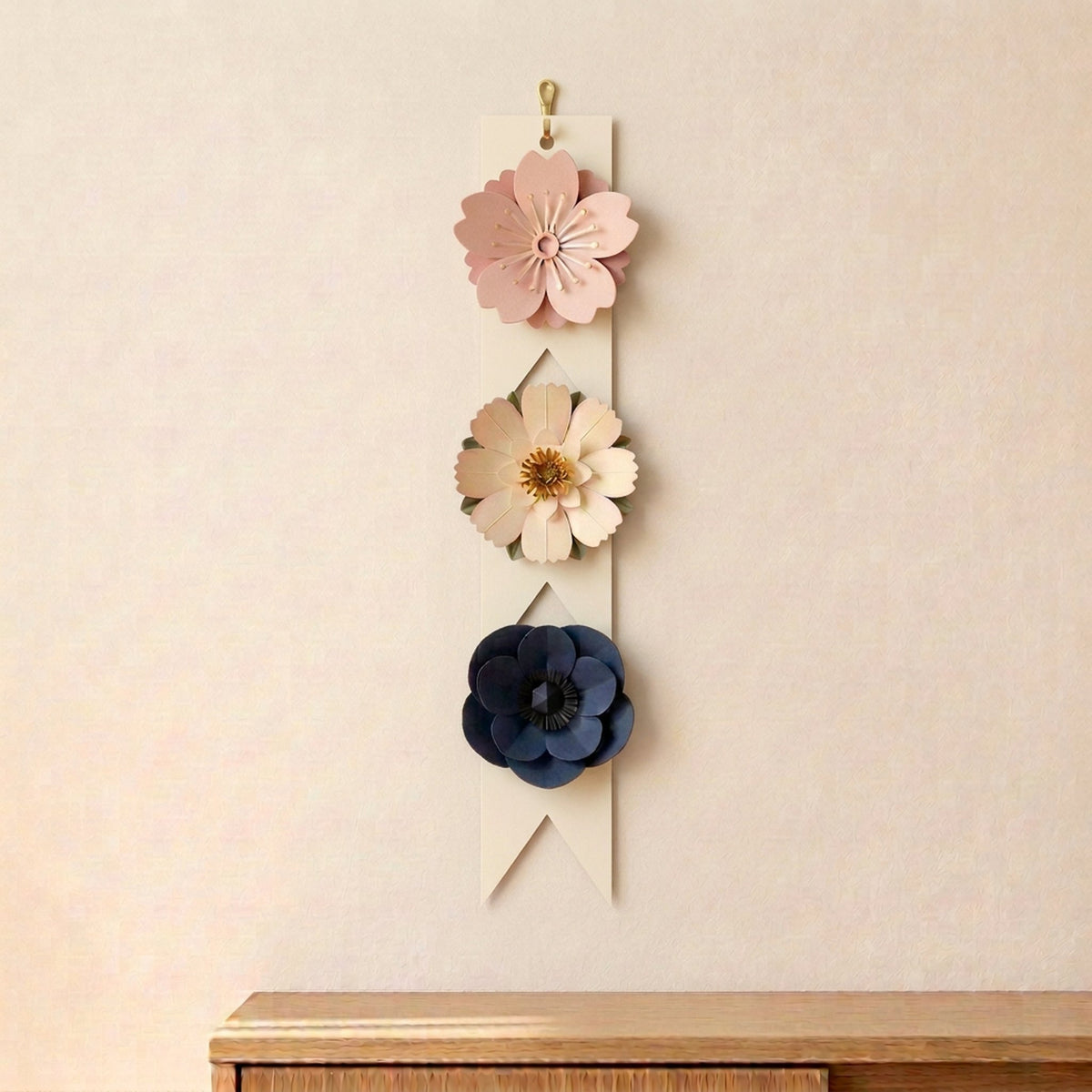 Paper Flowers Trio Blush, Papierblumen-Girlande, drei Blumen, Vorderansicht