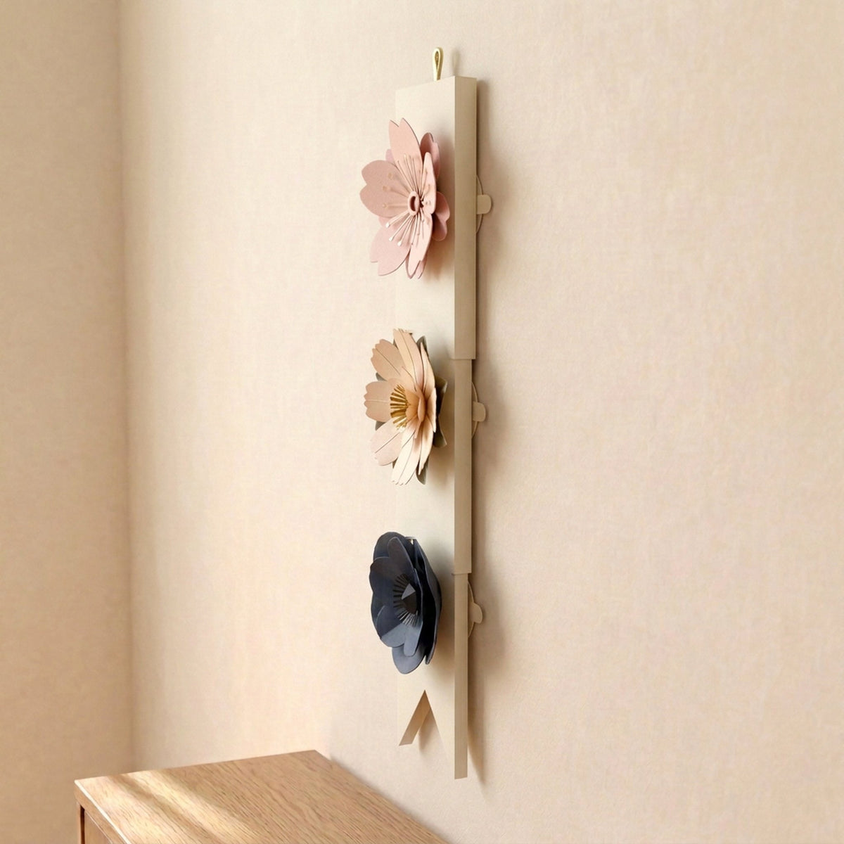 Paper Flowers Trio Blush, Papierblumen-Girlande, drei Blumen, Seitenansicht
