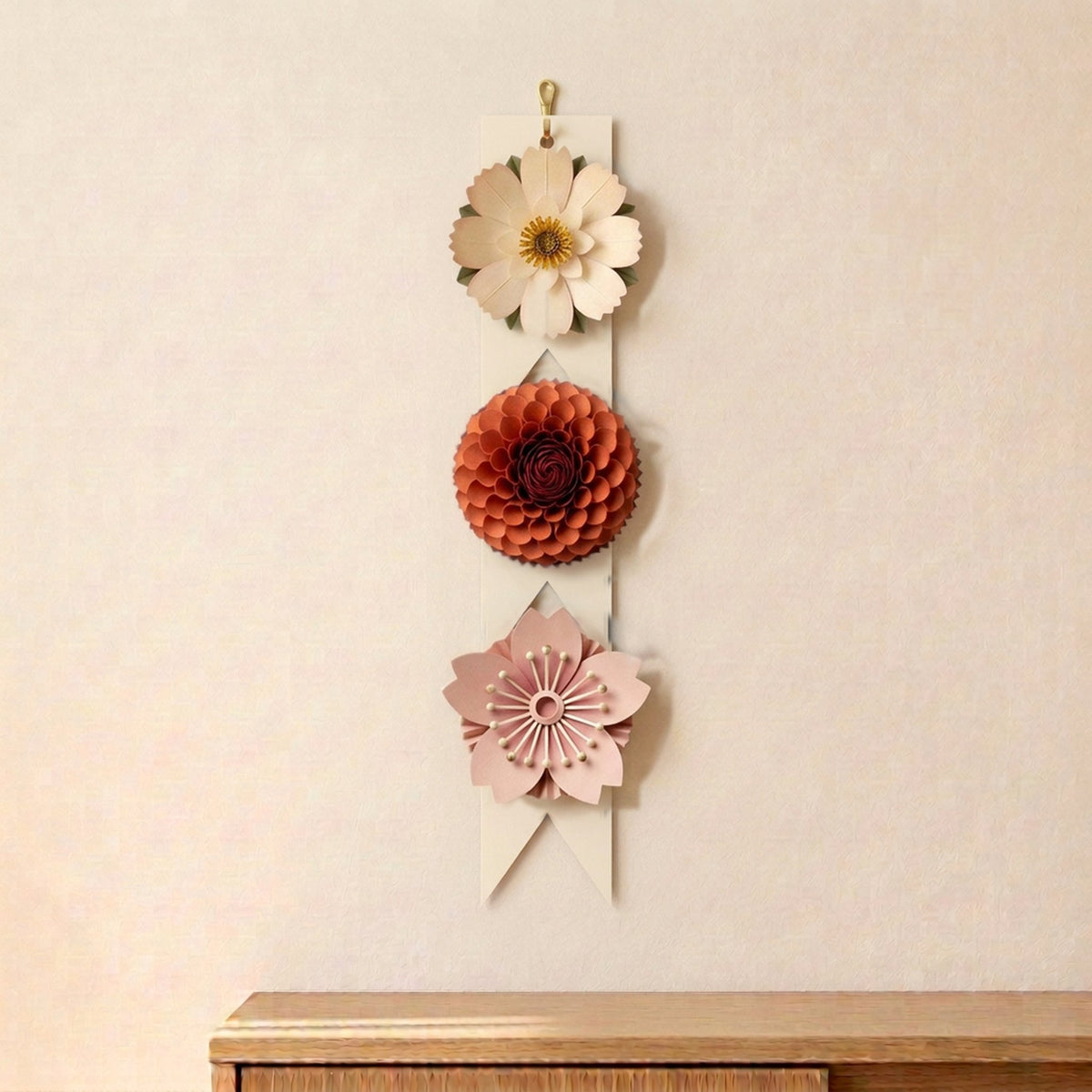 Paper Flowers Trio Meadow, Papierblumen-Girlande, drei Blumen, Vorderansicht