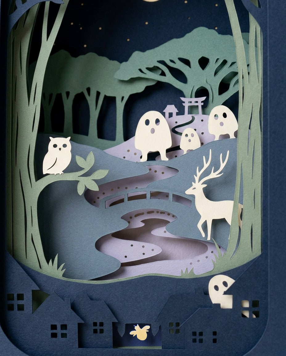 Gros plan sur la Pocket Story Fluorescent Spirits : couches de papier et découpes