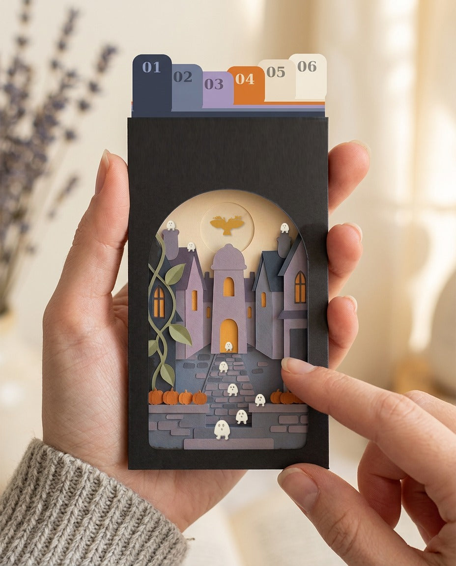 Pocket Story Halloween Invasion tenue en main, une scène en papier qui tient dans la paume